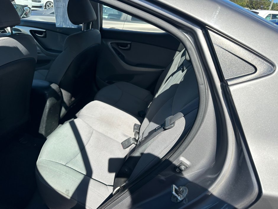 Hyundai Elantra GL 2012-9