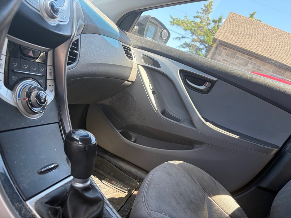 2012 Hyundai Elantra GL-11
