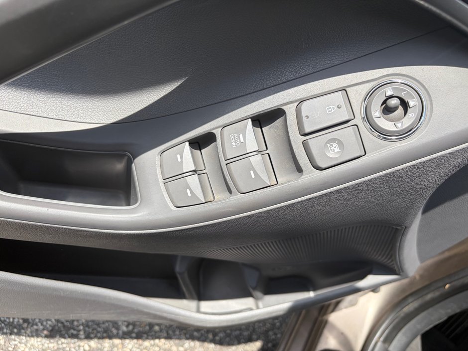 2013 Hyundai Elantra L-8