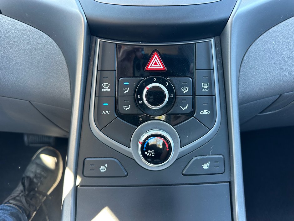 Hyundai Elantra GL 2014-6