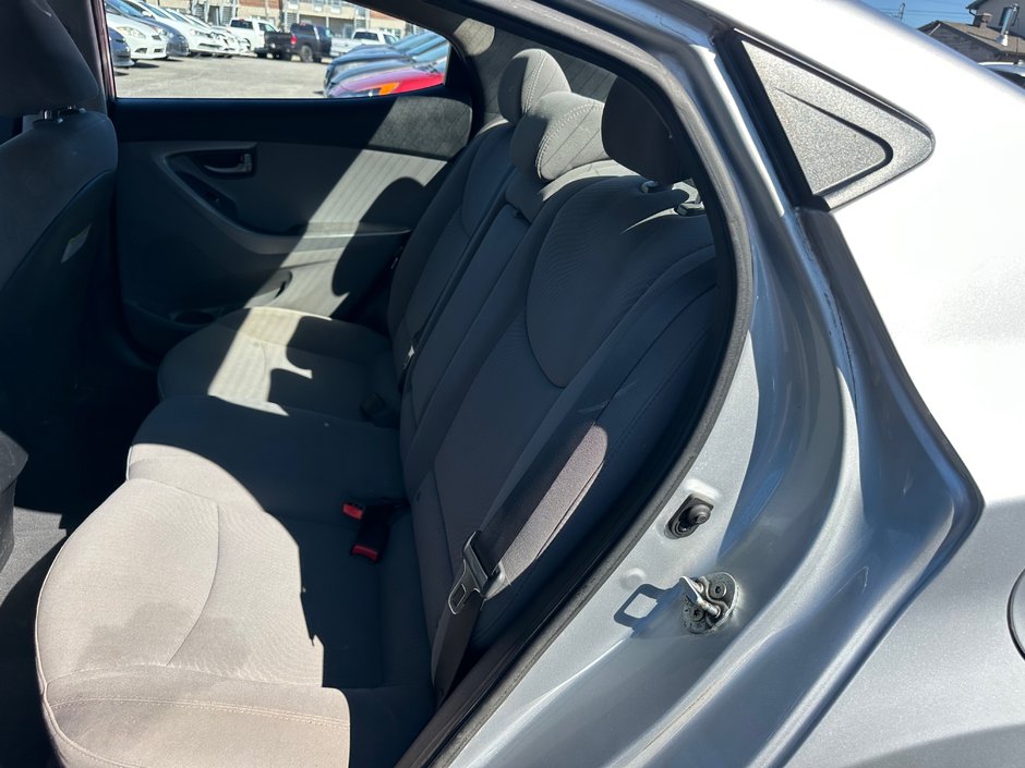 Hyundai Elantra GL 2014-5