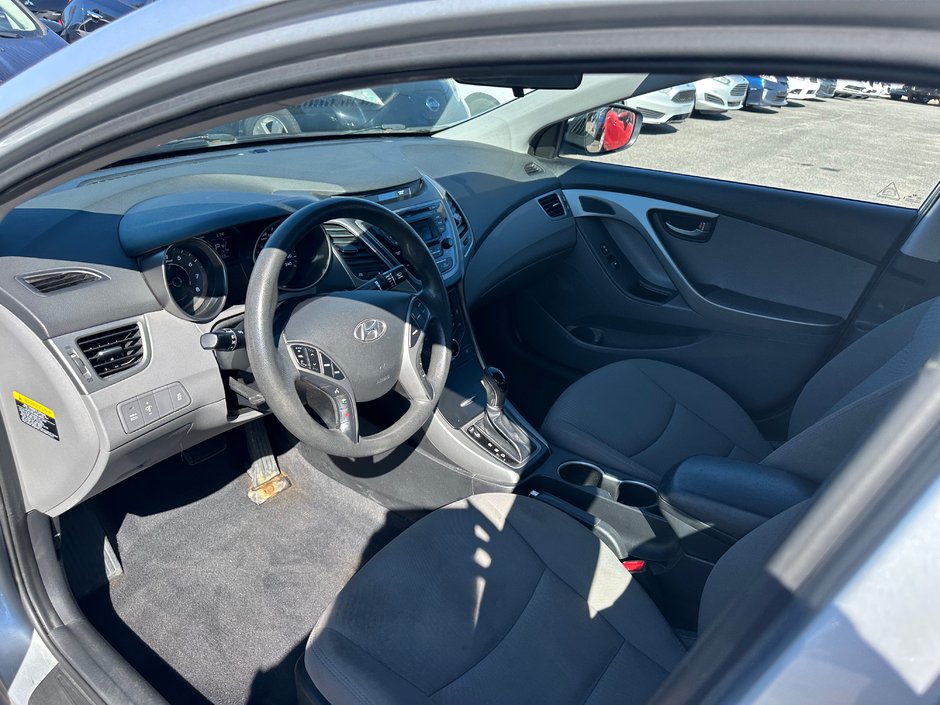 Hyundai Elantra GL 2014-8