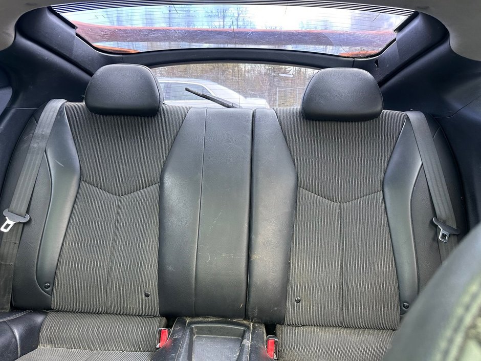Hyundai Veloster w/Tech 2012-5