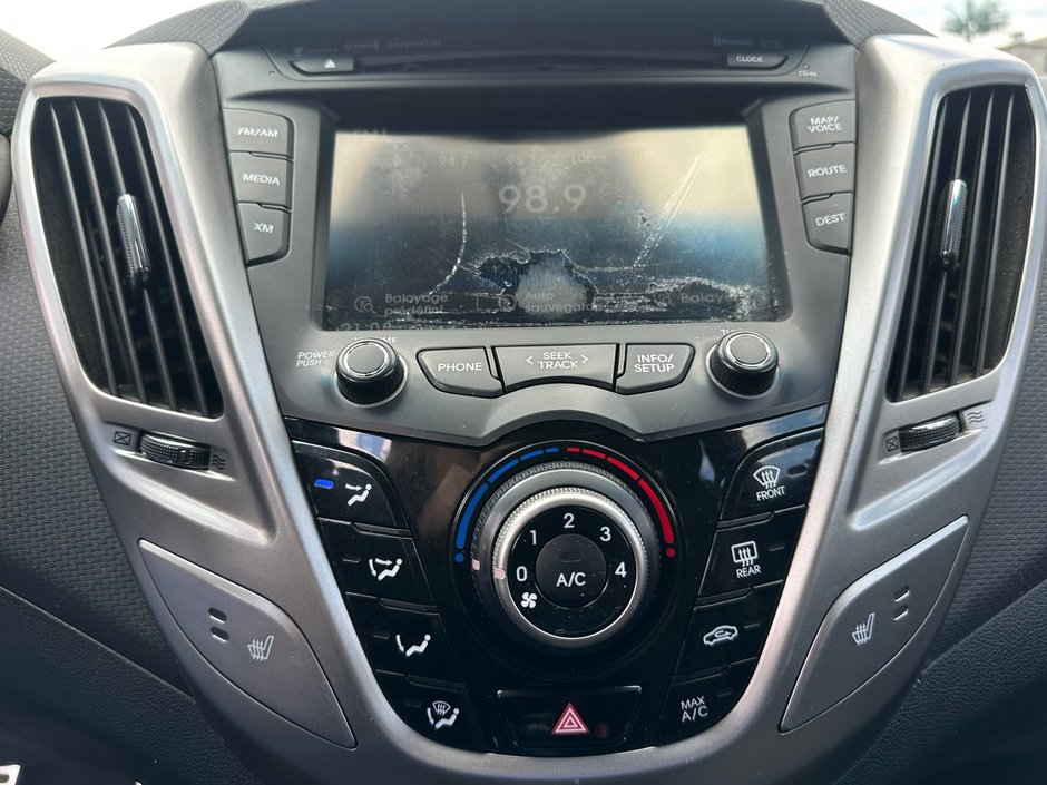 Hyundai Veloster w/Tech 2012-10