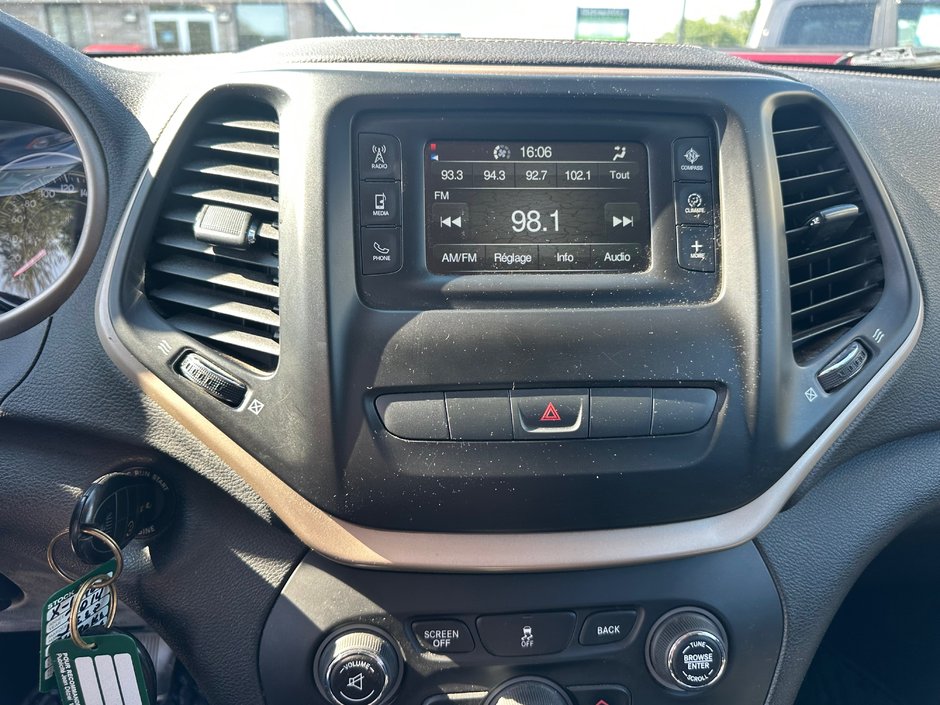 2014 Jeep Cherokee Sport-14