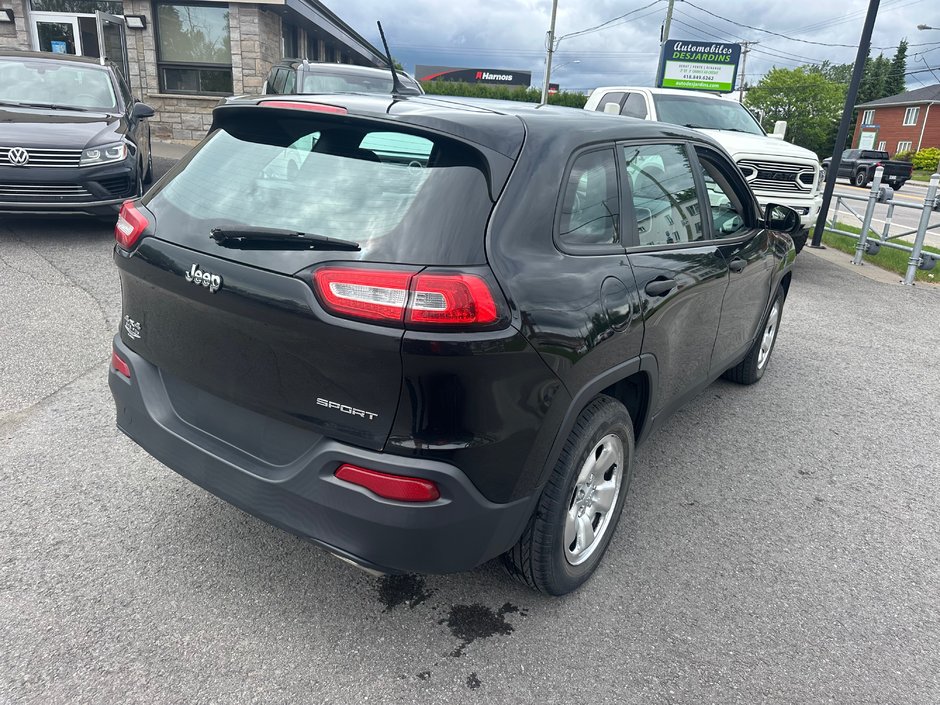 Jeep Cherokee Sport 4X4 2015-3