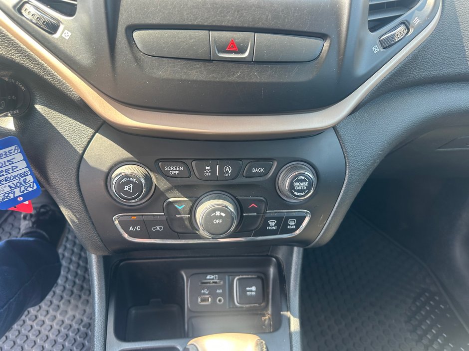 Jeep Cherokee Sport 2015-9