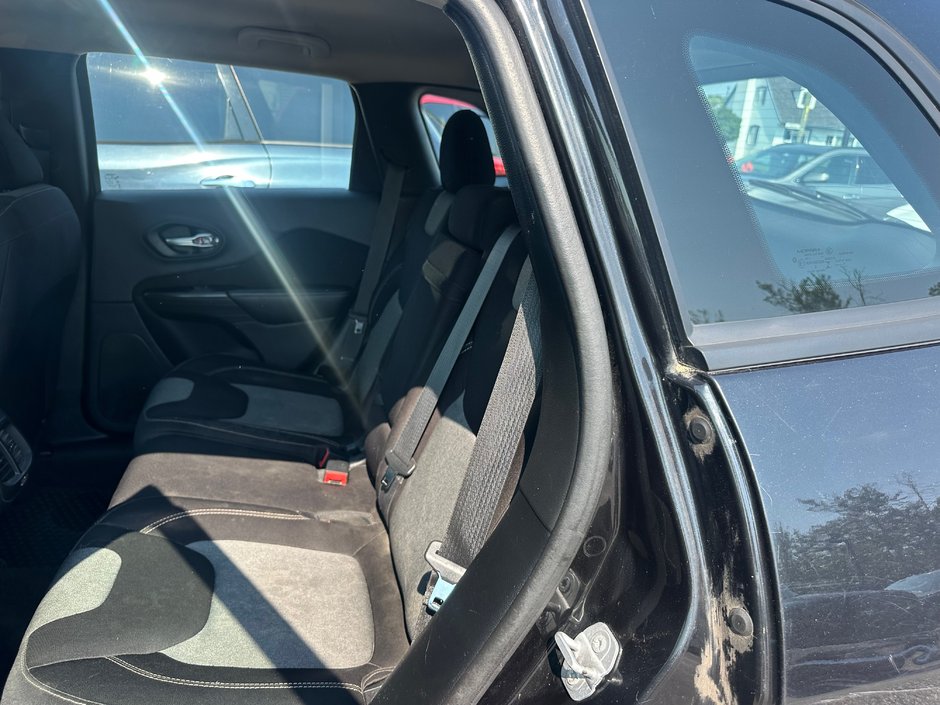 Jeep Cherokee Sport 2015-3