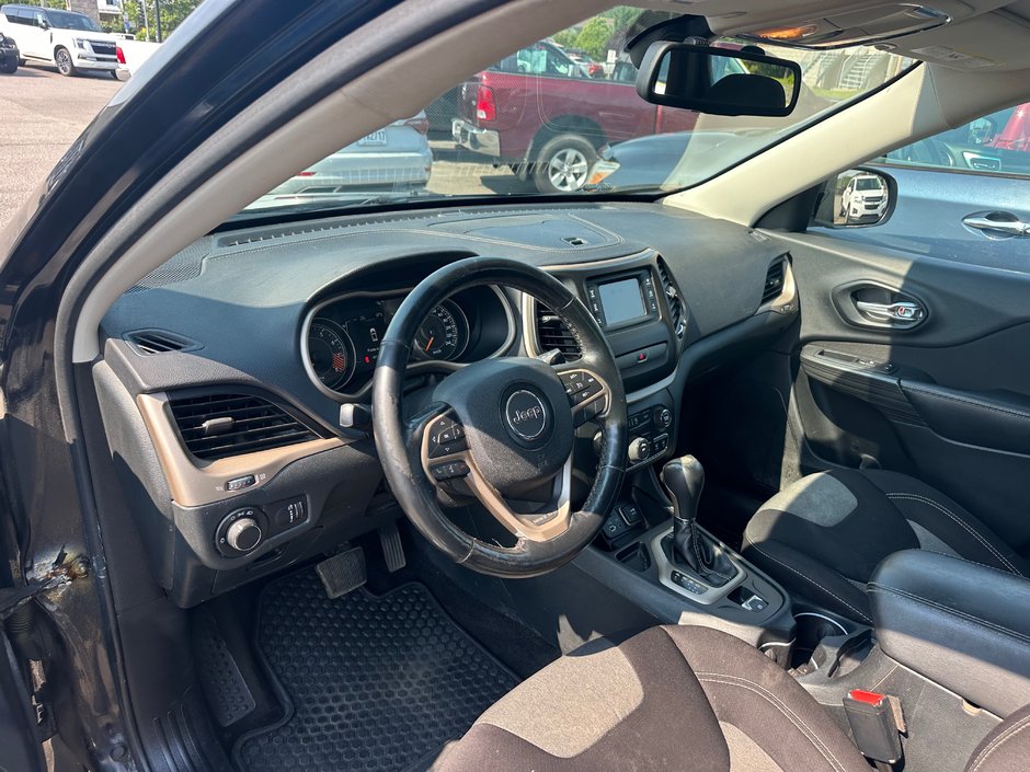 Jeep Cherokee Sport 2015-15