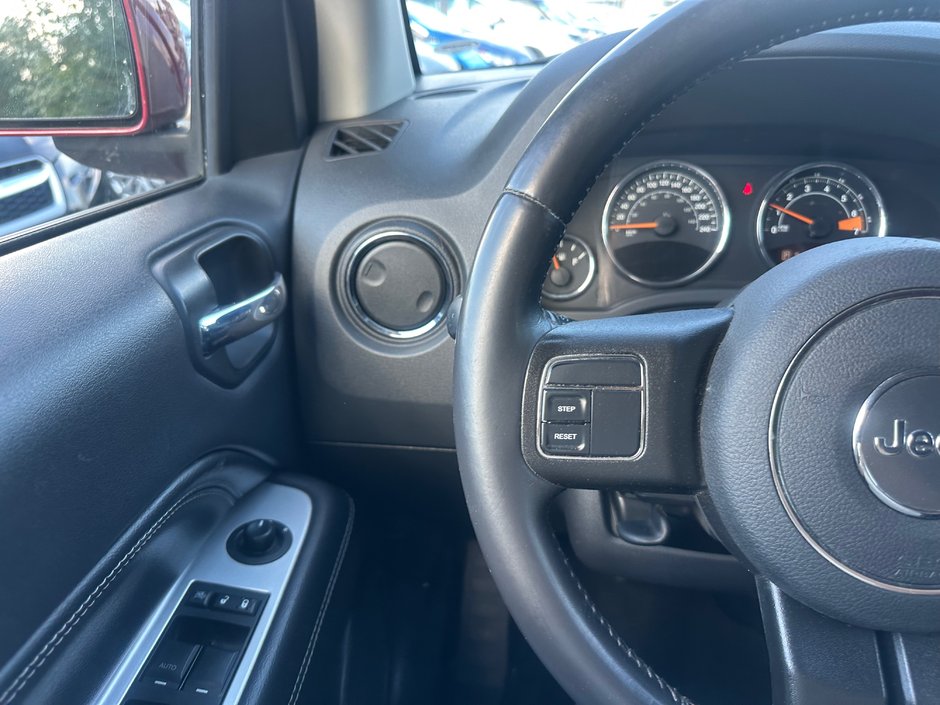 2014 Jeep Compass North 4 x4-12