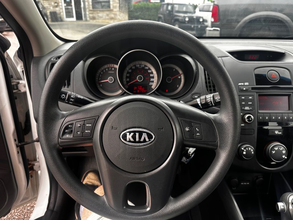 2011 Kia Forte-7