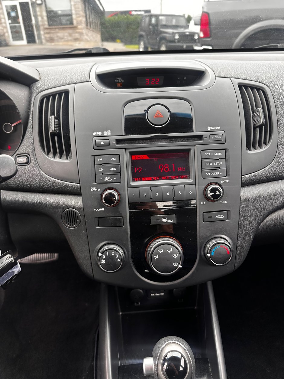 2011 Kia Forte-9