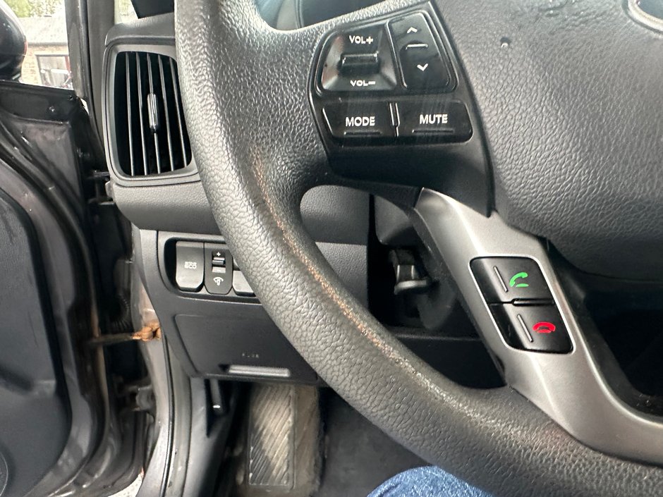 Kia Rio LX 2012-7