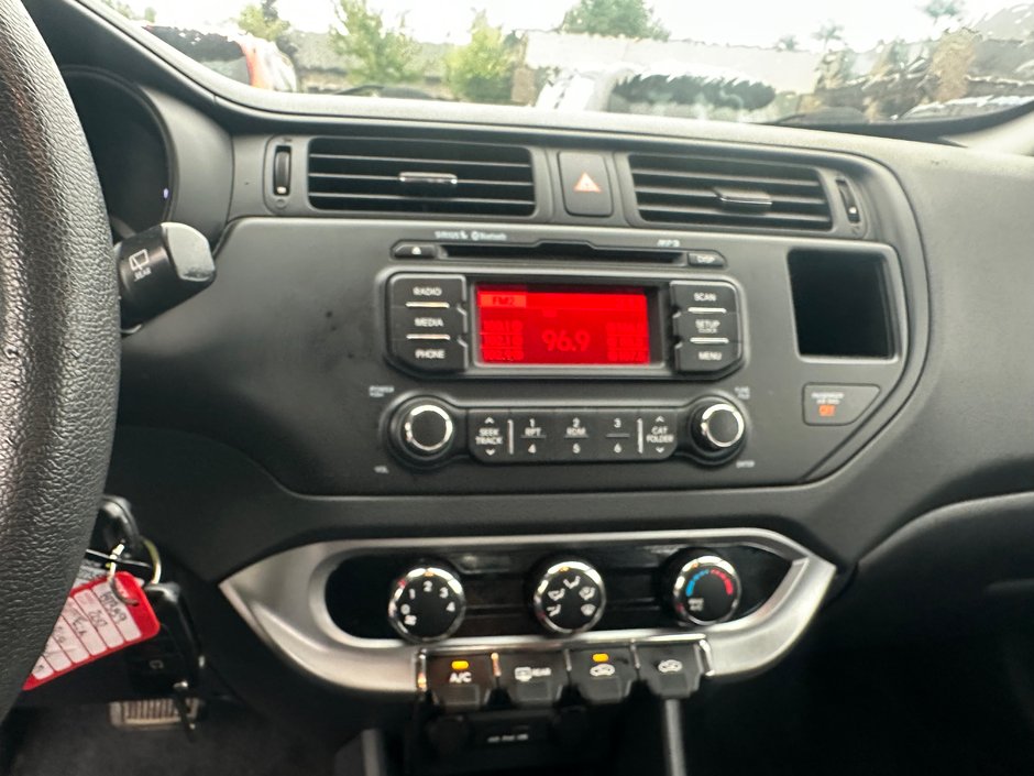 Kia Rio LX 2012-9