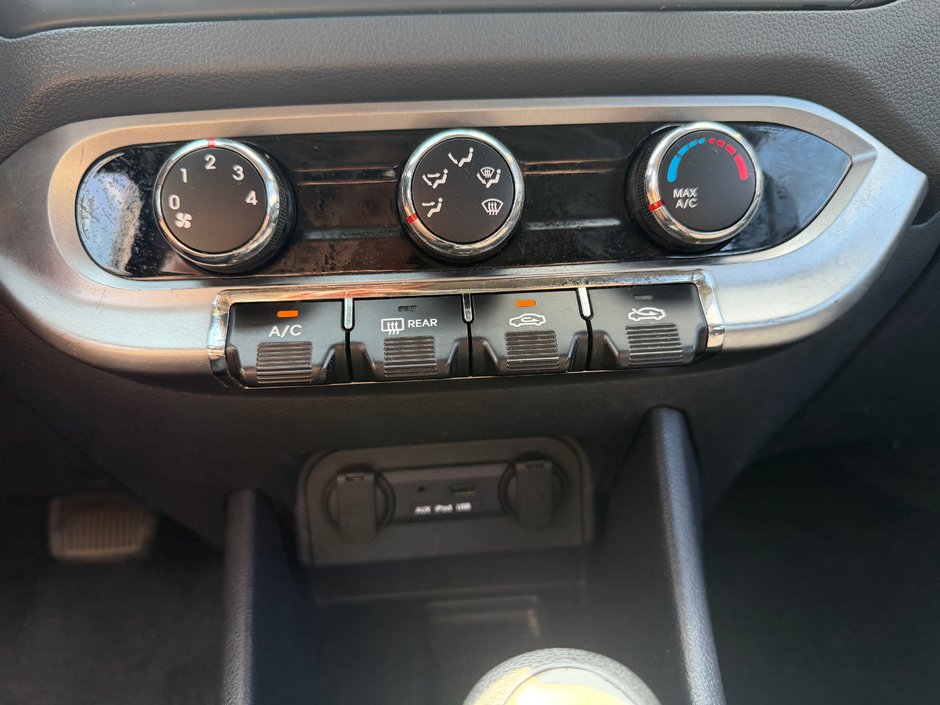 Kia Rio LX 2012-9