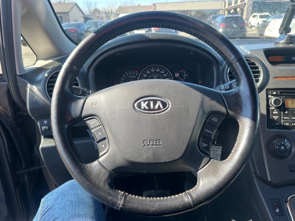 Kia Rondo EX V6 2012-8