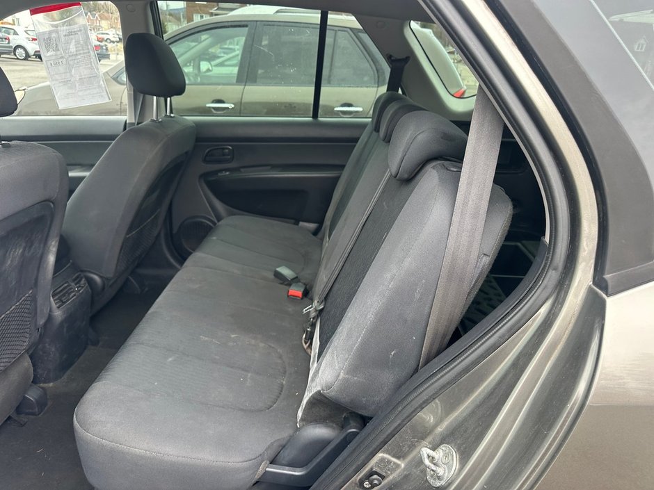 2012 Kia Rondo LX-12