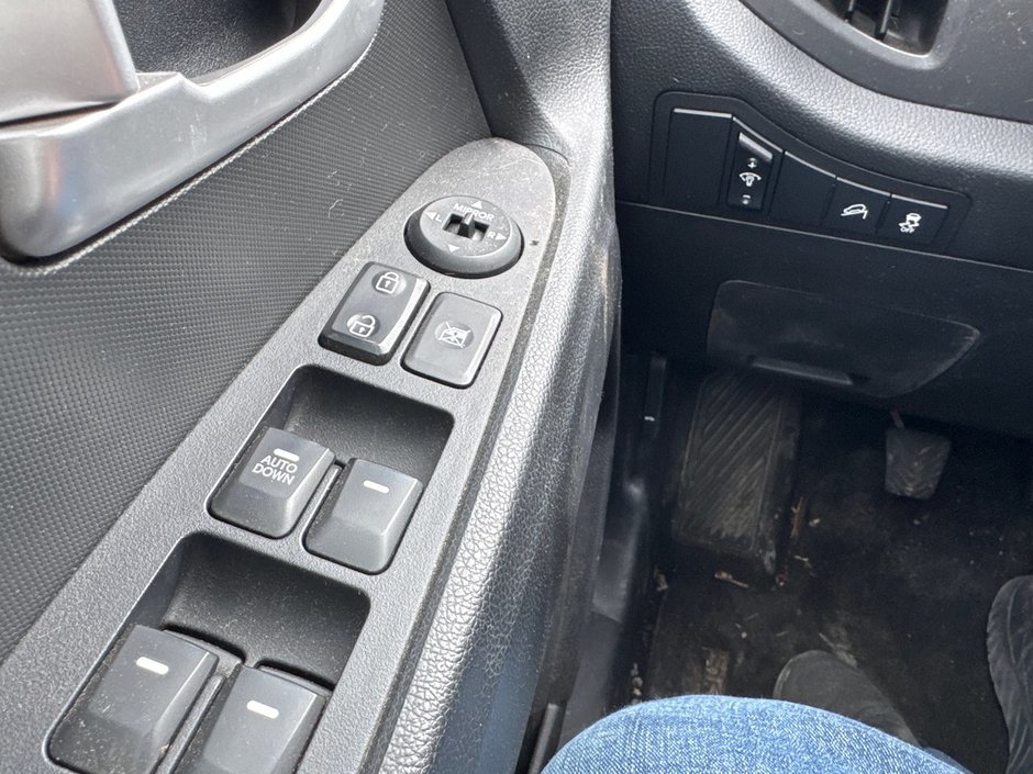 Kia Sportage LX 2012-8
