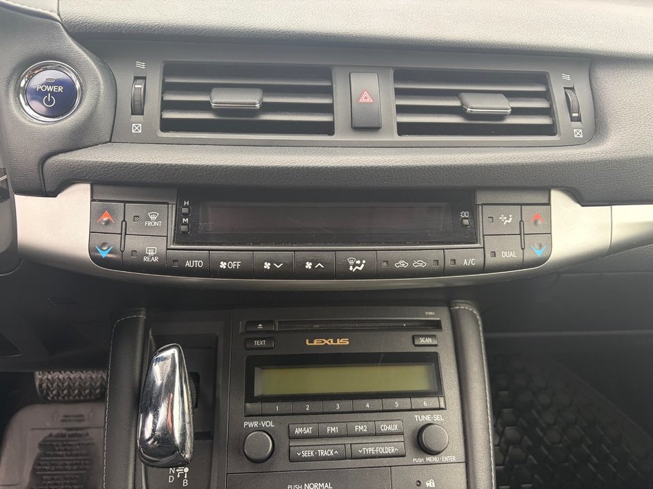 Lexus CT 200h HYBRIDE 2012-11