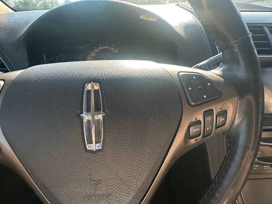 2011 Lincoln MKX AWD-11