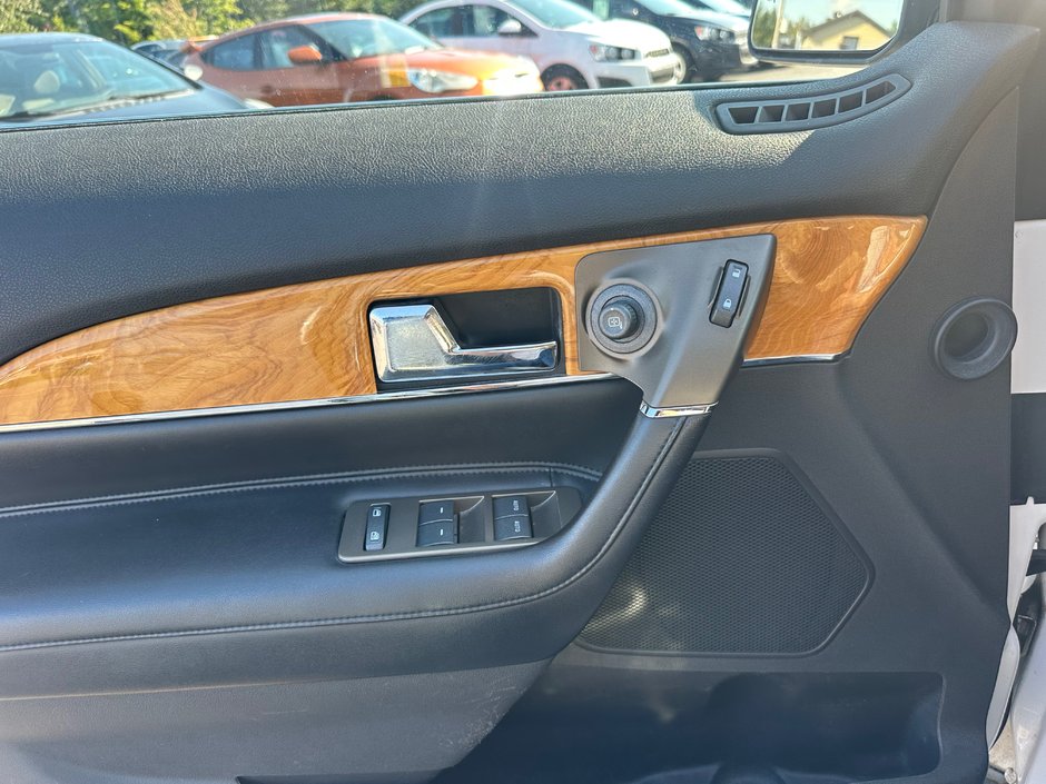 2011 Lincoln MKX AWD-14