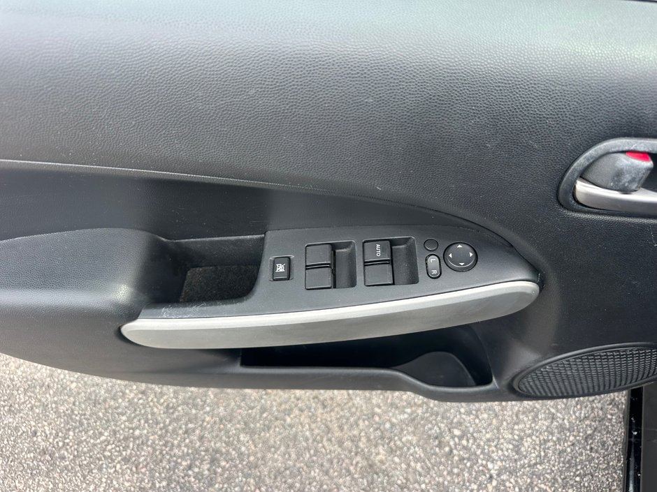 Mazda 2  2011-5