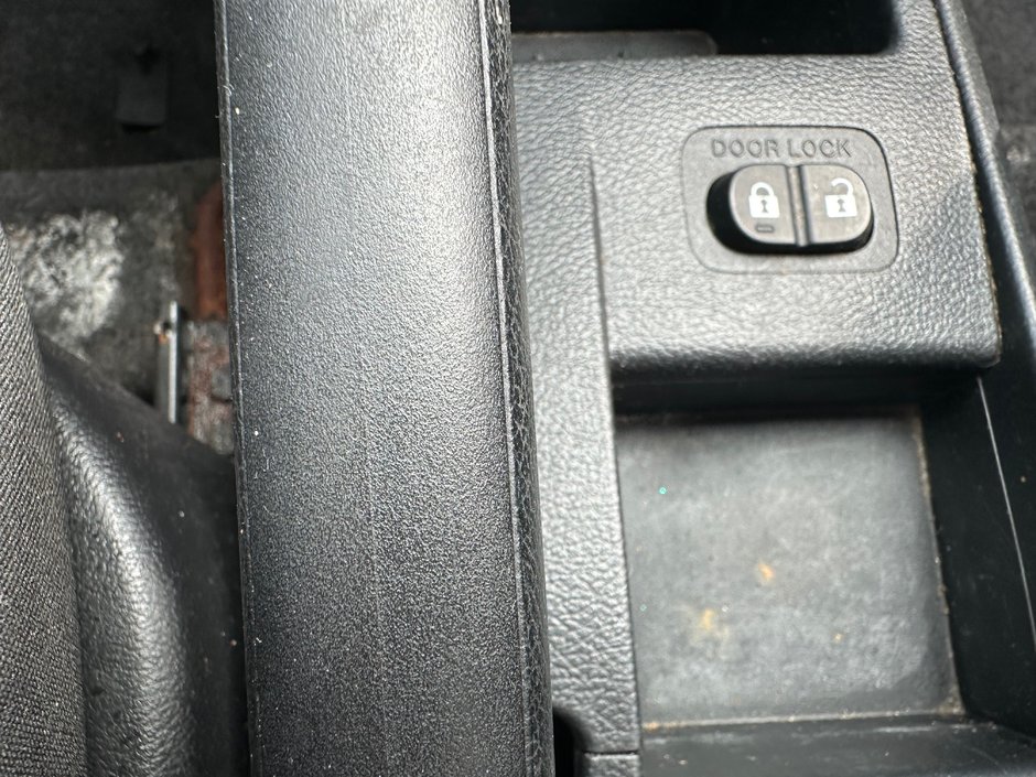 Mazda 2  2011-7