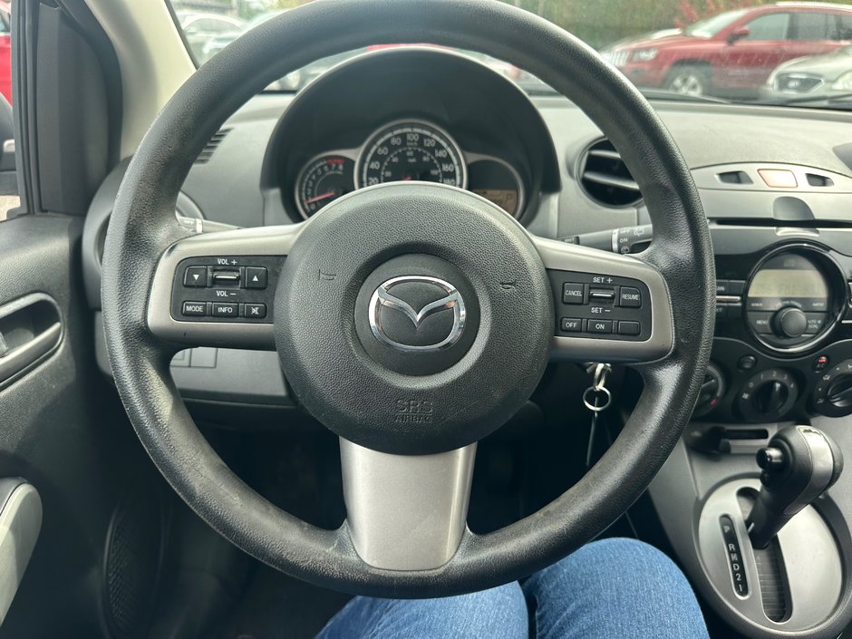 Mazda 2  2011-6