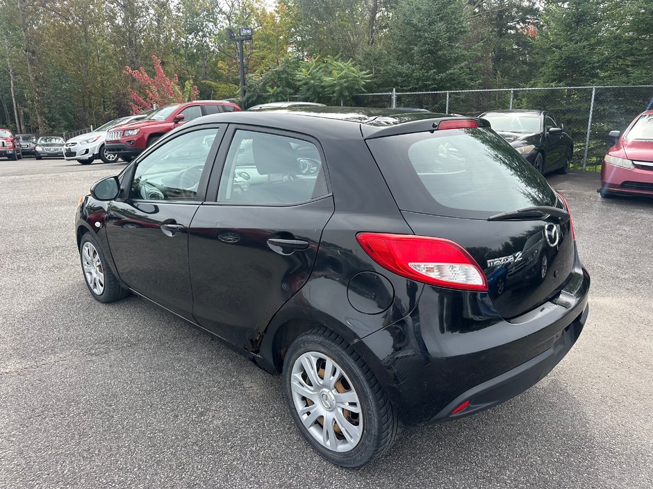 Mazda 2  2011-3
