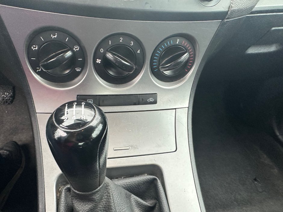 Mazda 3  2010-7