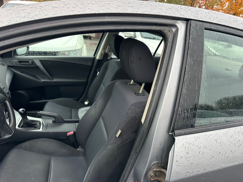 Mazda 3  2010-4