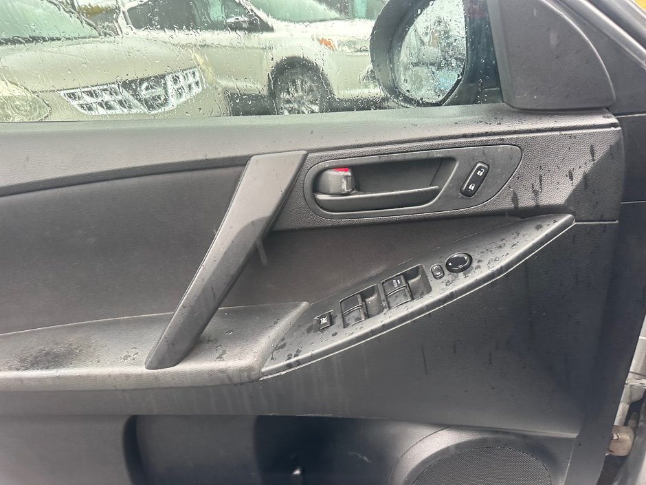 Mazda 3  2010-10