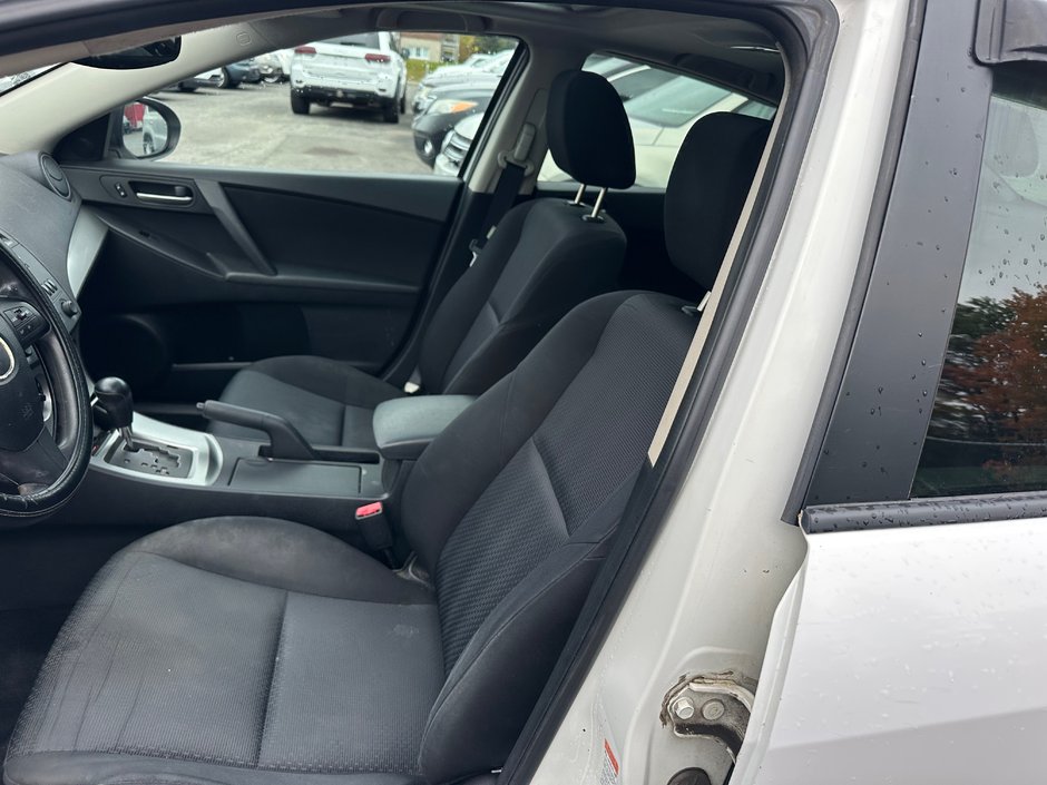 Mazda 3  2010-8