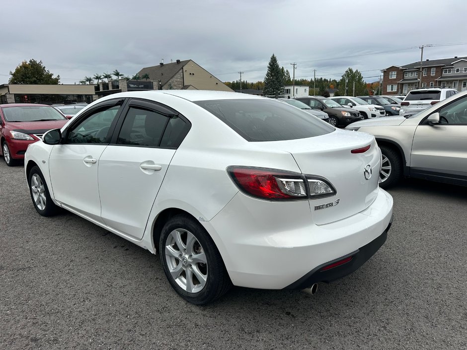Mazda 3  2010-3