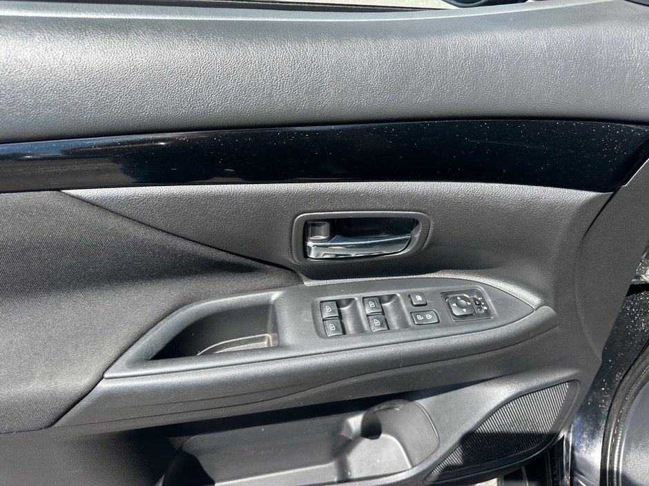 2019 Mitsubishi Outlander AWD-8
