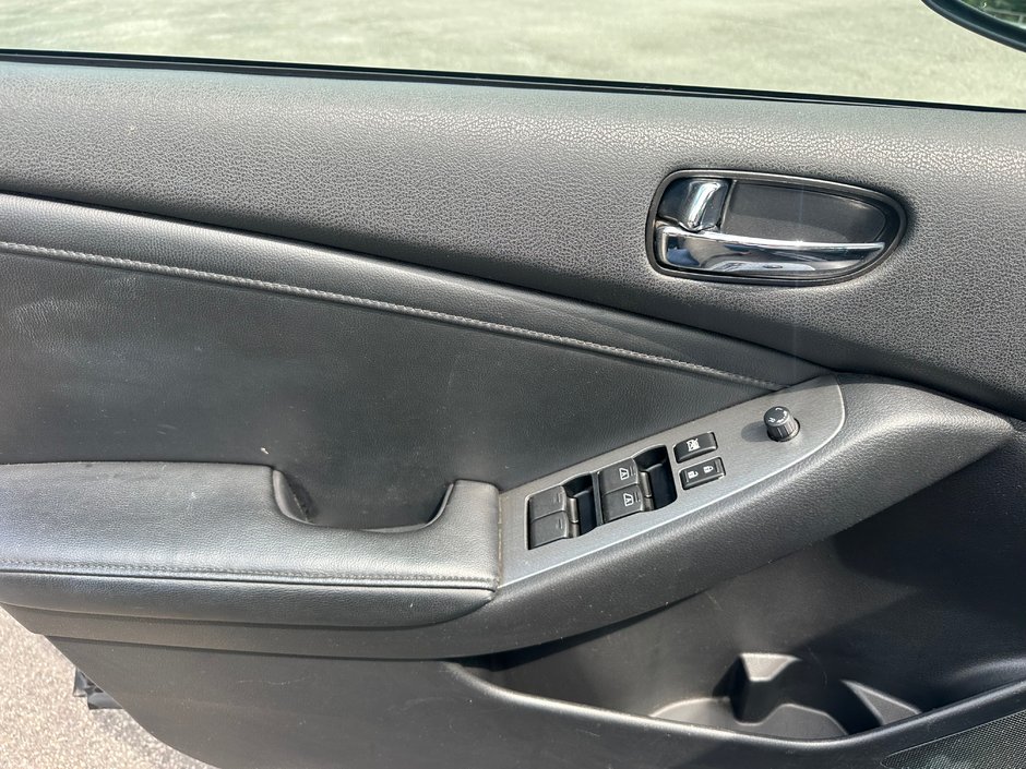 2011 Nissan Altima 2,5 SL-14