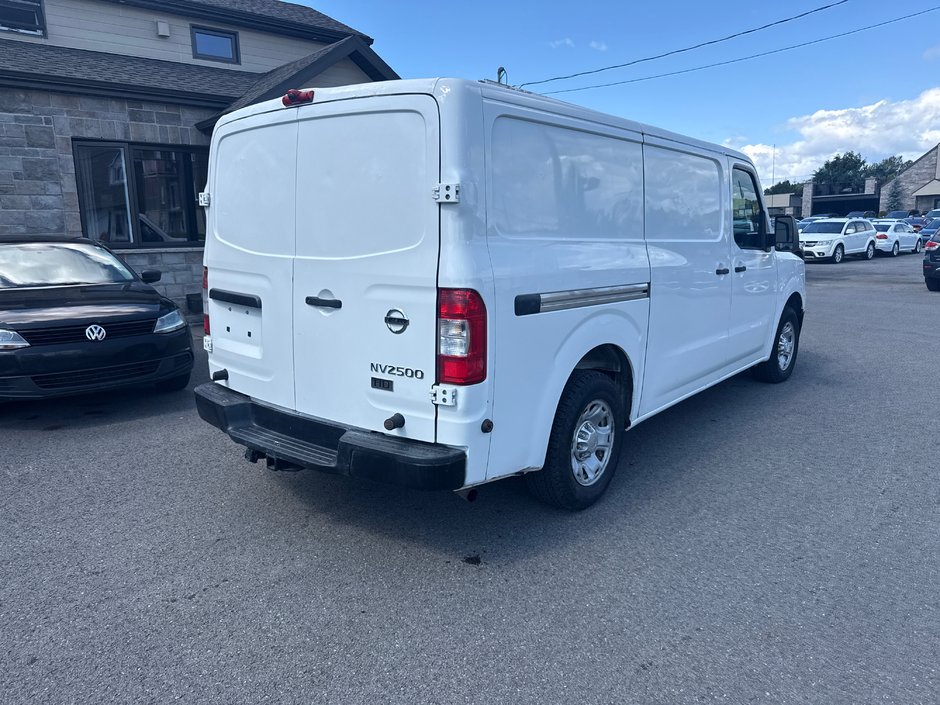 Nissan NV  2012-3