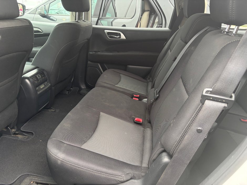 Nissan Pathfinder SV 2017-8