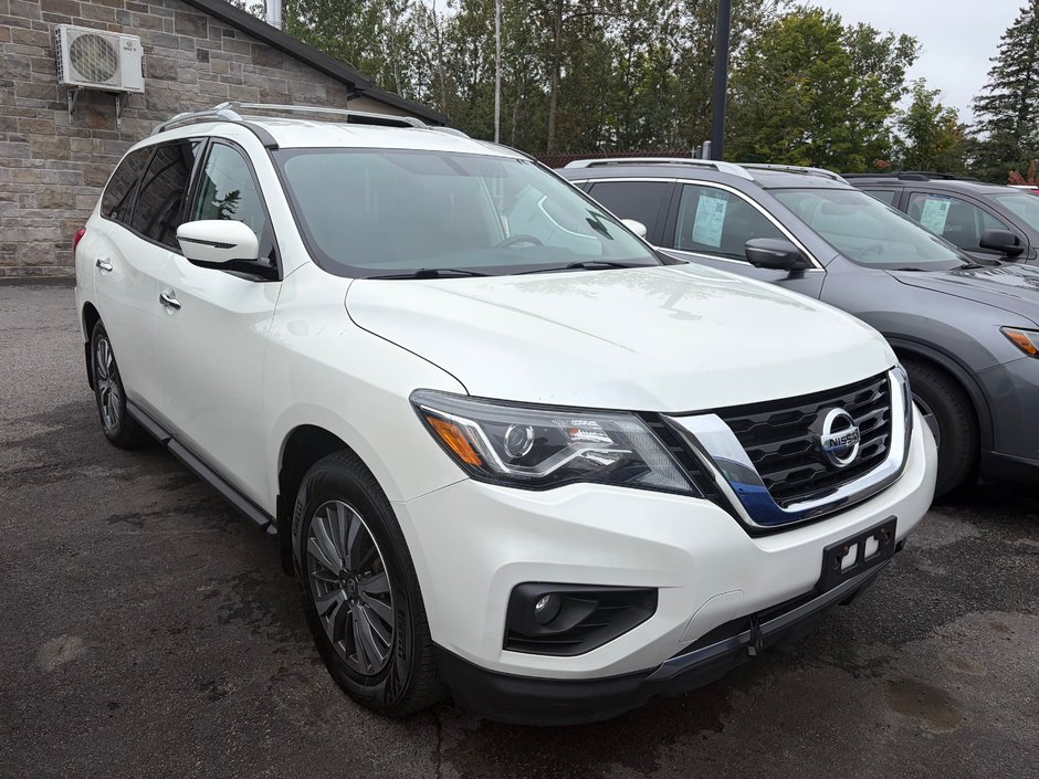 Nissan Pathfinder SV 2017-0