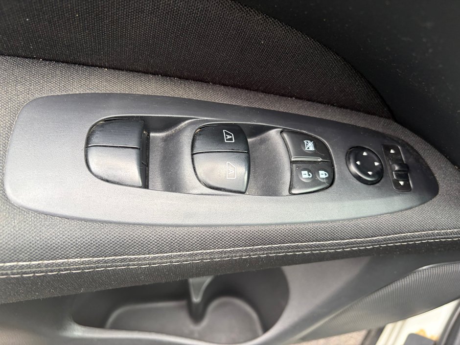 Nissan Pathfinder SV 2017-11