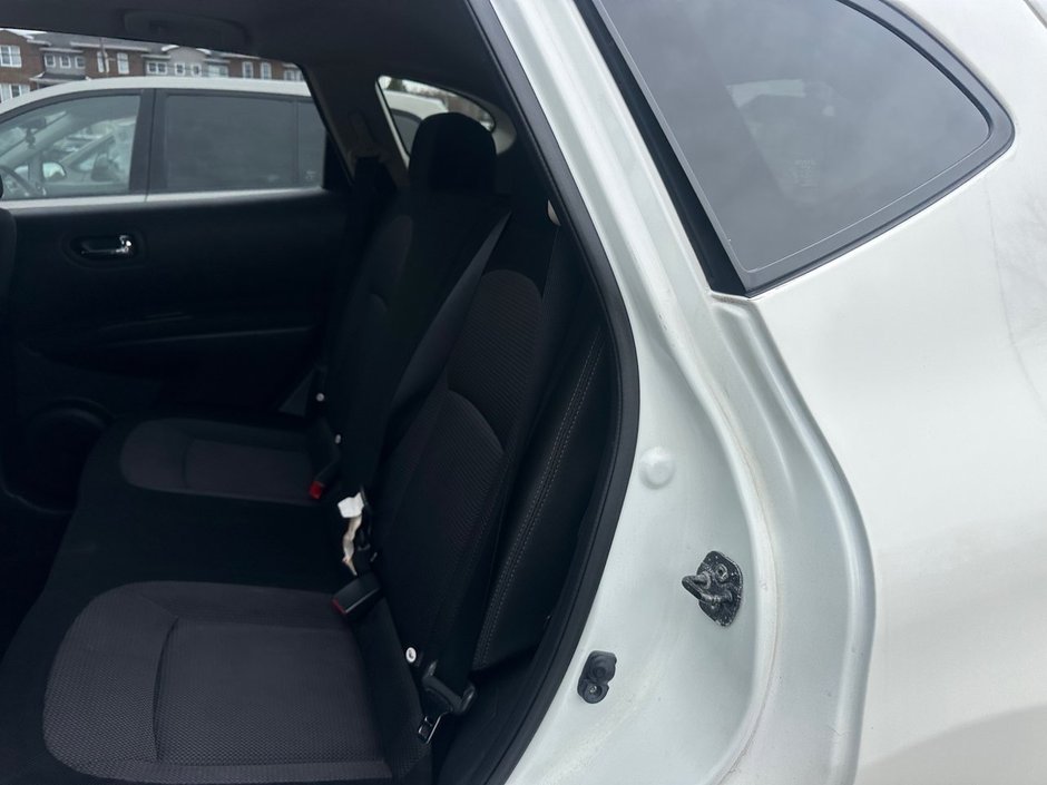 Nissan Rogue SV 2011-6