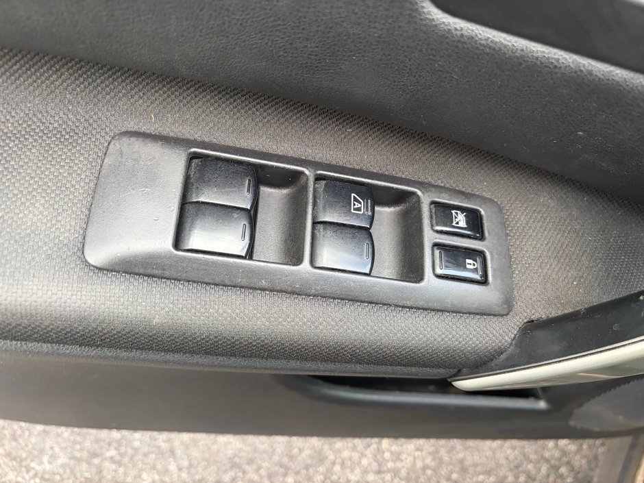 2011 Nissan Rogue SV-8
