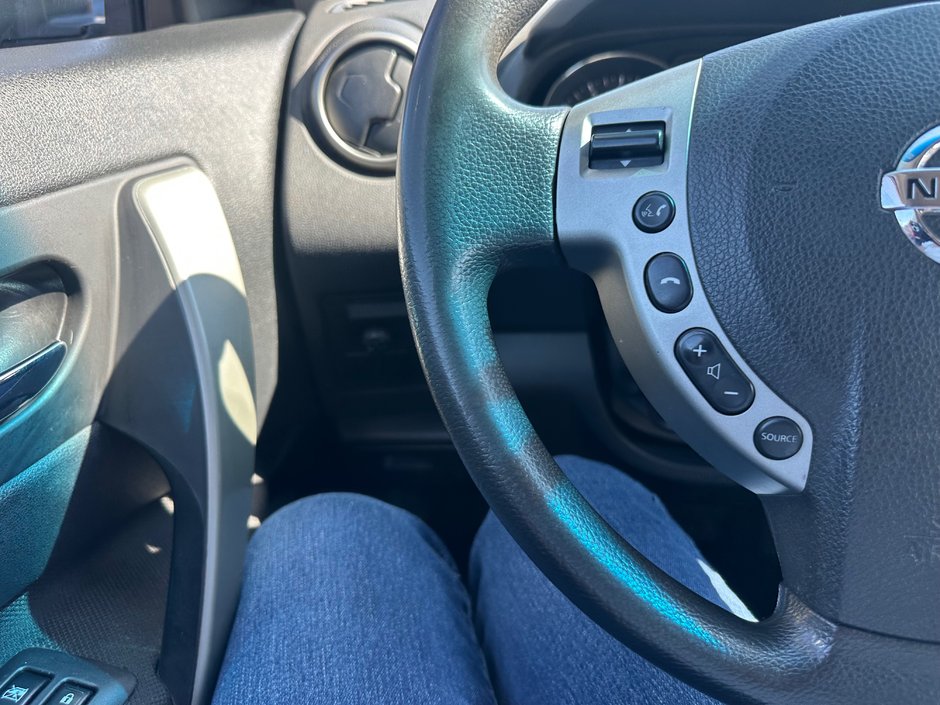 Nissan Rogue SV 2012-8