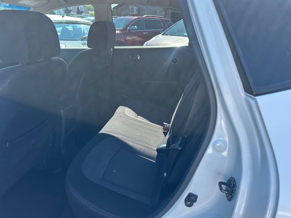 Nissan Rogue SV 2012-4