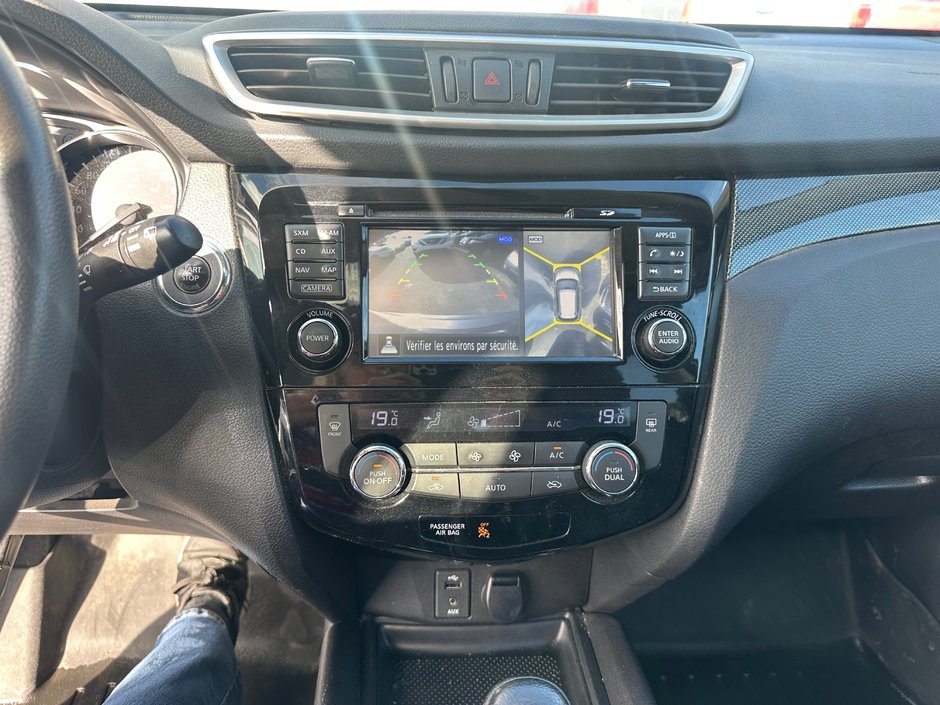 2015 Nissan Rogue SL AWD-16
