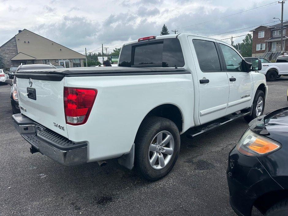 Nissan Titan SV 4 X4 2015-3