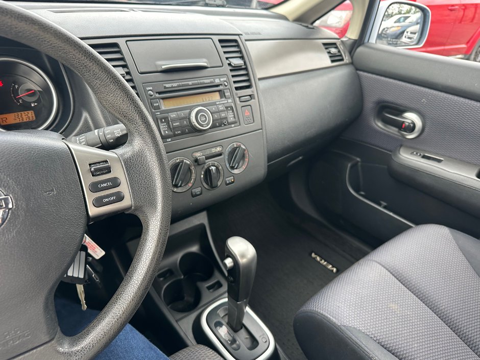Nissan Versa 1.8 SL 2009-7