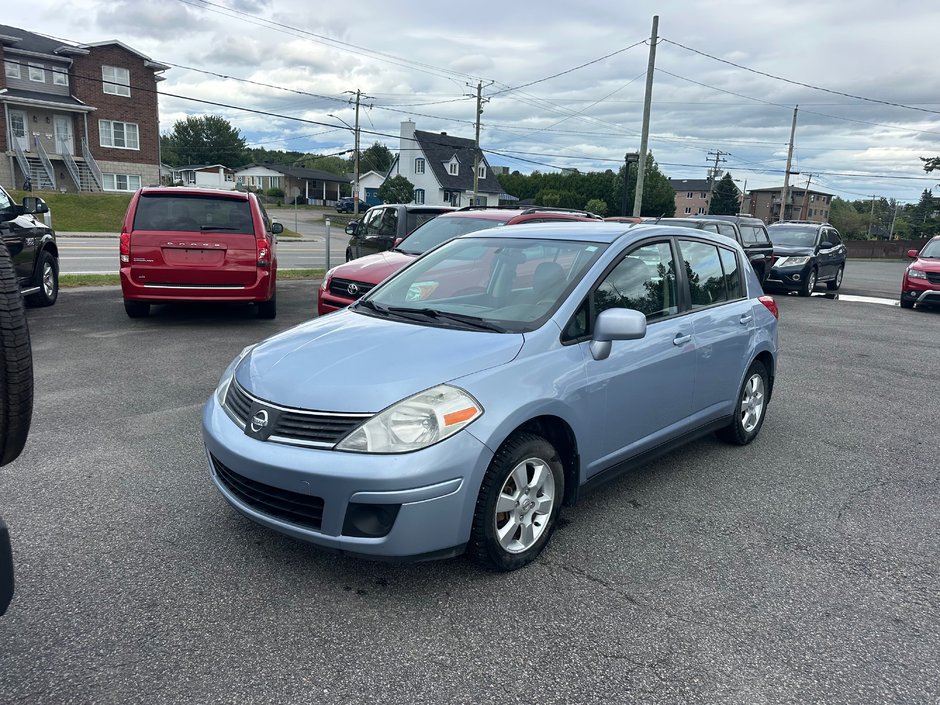 Nissan Versa 1.8 SL 2009-1