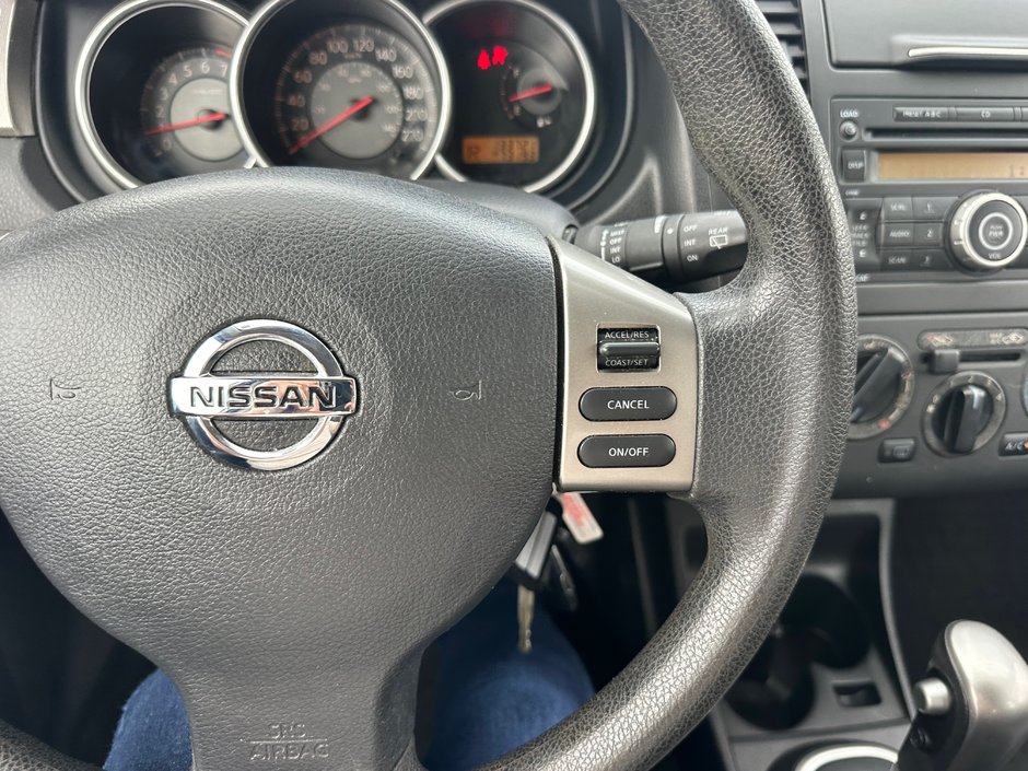 Nissan Versa 1.8 SL 2009-5