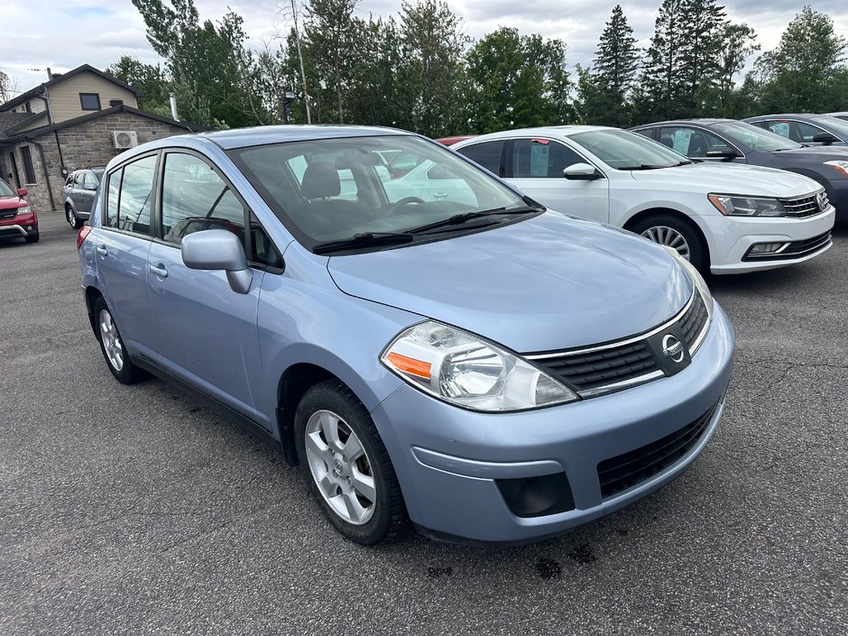 Nissan Versa 1.8 SL 2009-0
